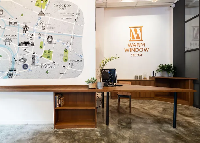 Warm Window Silom 호스텔