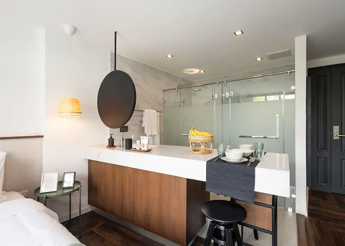 بيت شباب Warm Window Silom *