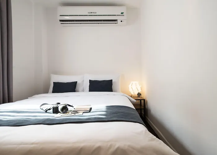بيت شباب Warm Window Silom