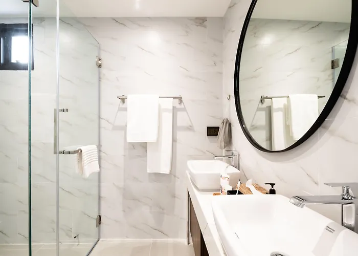 بيت شباب Warm Window Silom *