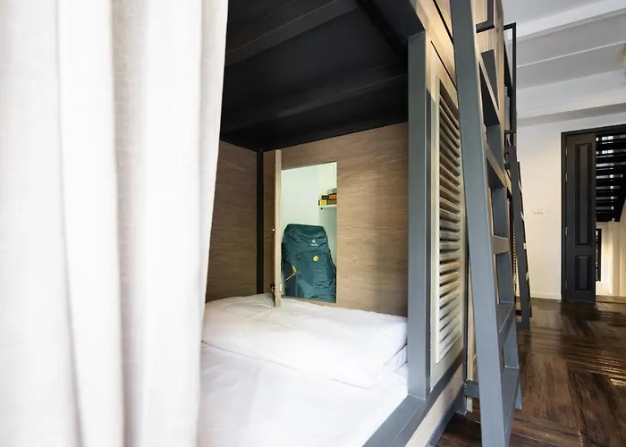 Warm Window Silom 방콕